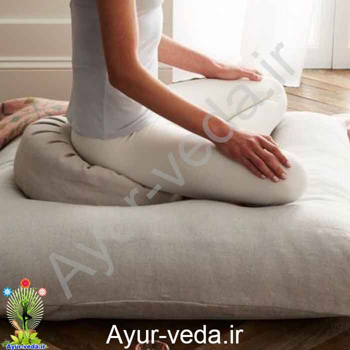 lotus position kosan - وضعیت مدیتیشن با بالش